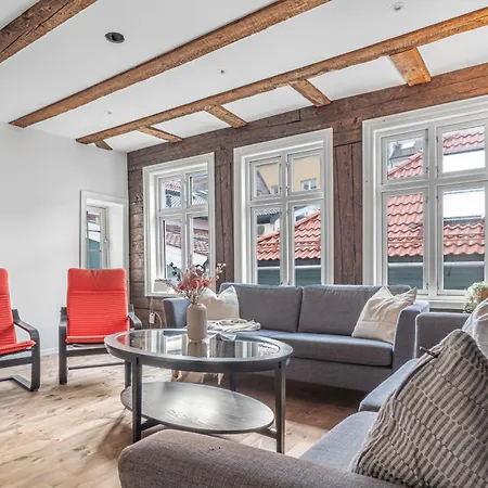 Daire Four-story House! Newly Renovated! Bergen