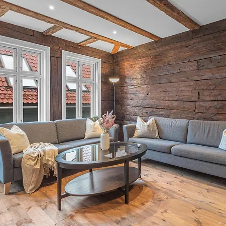 Four-story House! Newly Renovated! דירה