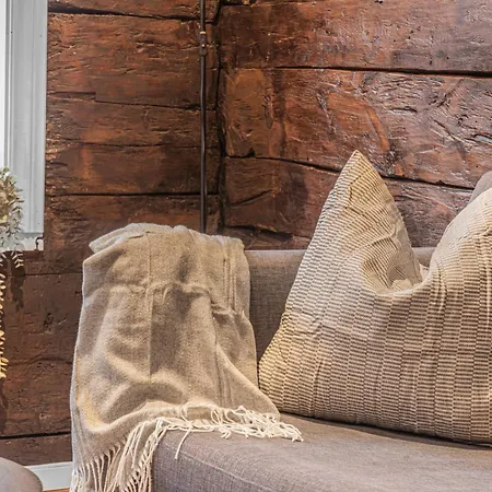 Four-story House! Newly Renovated! * ברגן