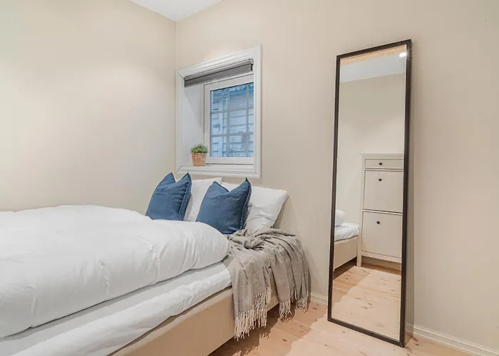 Four-story House! Newly Renovated! Apartment *