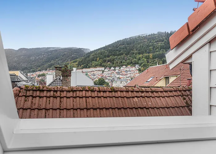 Four-story House! Newly Renovated! Apartment Bergen
