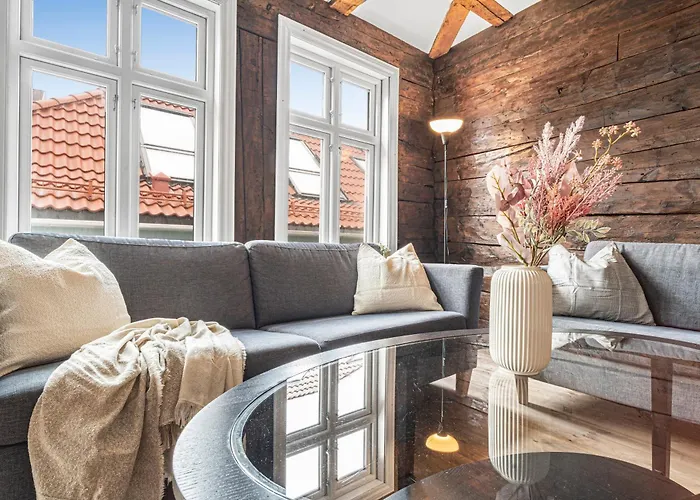 Apartment Four-story House! Newly Renovated!